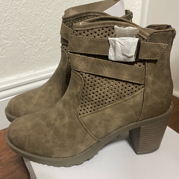 NWT Shoeaholic Sizzle Ankle Boots Tan Size 8 - Picture 11 of 14